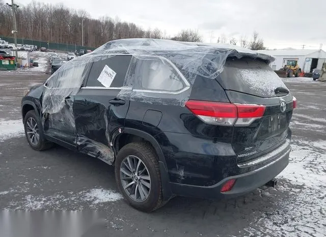 5TDJZRFH2JS554828 2018 2018 Toyota Highlander- Xle 3