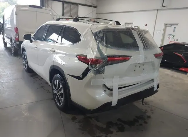 5TDGZRAH8MS532709 2021 2021 Toyota Highlander- Xle 3