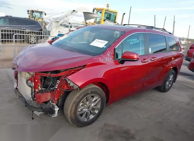 5TDYRKEC0NS088463 2022 2022 Toyota Sienna- Xle 2