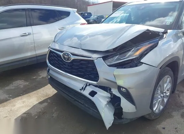 5TDDZRBH8MS112594 2021 2021 Toyota Highlander- Limited 6