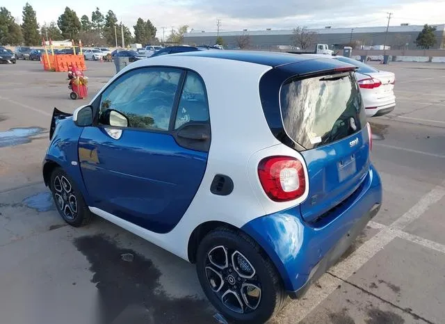 WMEFJ9BA6JK307018 2018 2018 Smart Fortwo- Electric Drive Pas 3