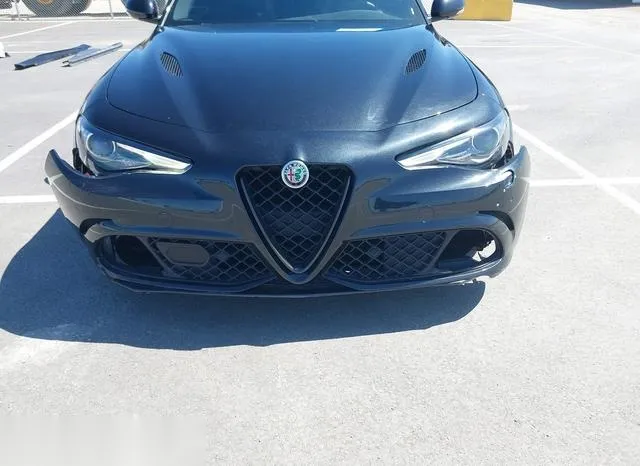 ZARFAEAV2J7574838 2018 2018 Alfa Romeo Giulia- Quadrifoglio Rwd 6