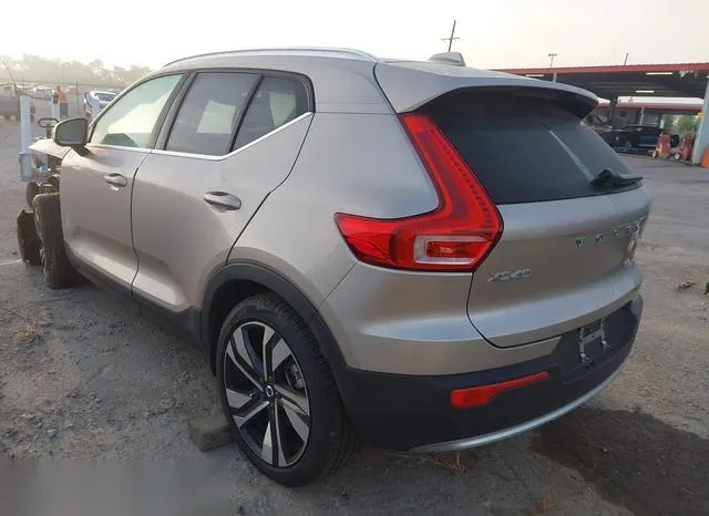 YV4L12UE1P2049974 2023 2023 Volvo XC40- B5 Plus Bright Theme 3