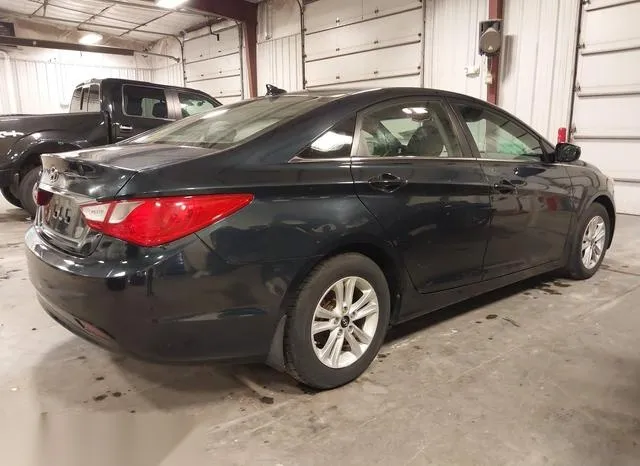 5NPEB4AC2CH352908 2012 2012 Hyundai Sonata- Gls 4