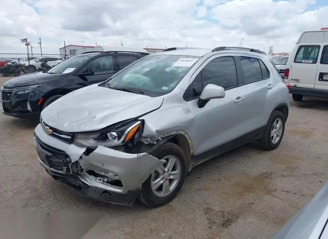 KL7CJPSM3NB560820 2022 2022 Chevrolet Trax- Awd Lt 2