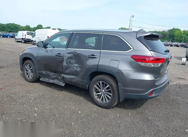 5TDJZRFH9JS551392 2018 2018 Toyota Highlander- Xle 3