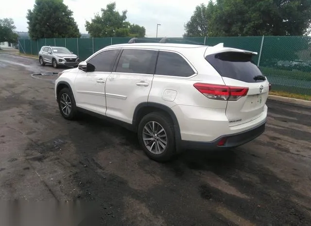 5TDJZRFH6KS565672 2019 2019 Toyota Highlander- Xle 3