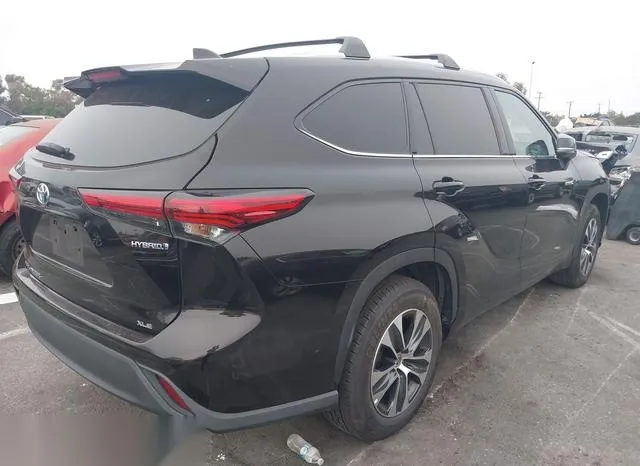 5TDHARAHXMS009817 2021 2021 Toyota Highlander- Hybrid Xle 4