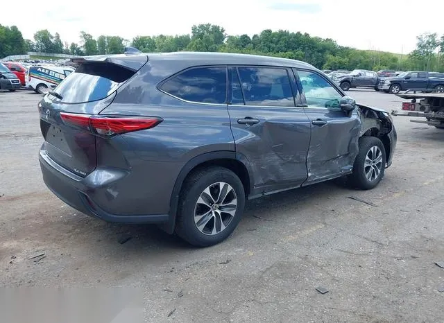 5TDGZRBH5NS186764 2022 2022 Toyota Highlander- Xle 4