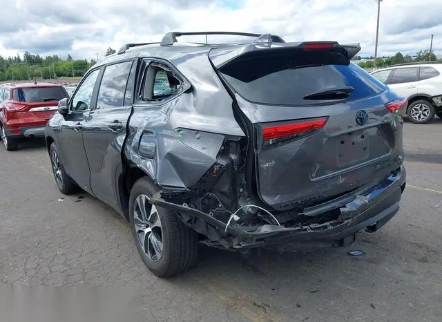 5TDKBRCH8PS586267 2023 2023 Toyota Highlander- Hybrid Xle 3