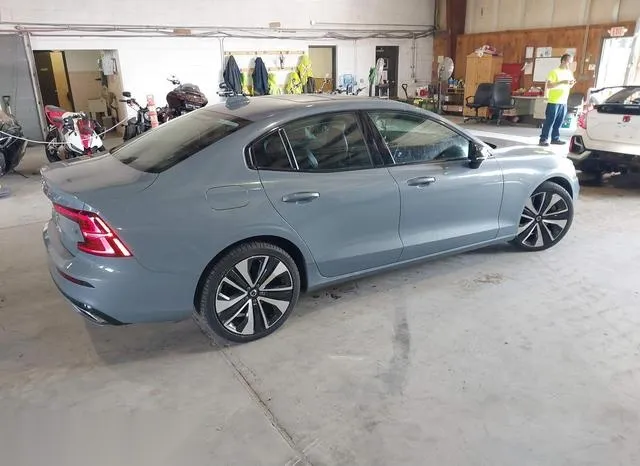 7JRL12TZ3NG153973 2022 2022 Volvo S60- B5 Momentum 4