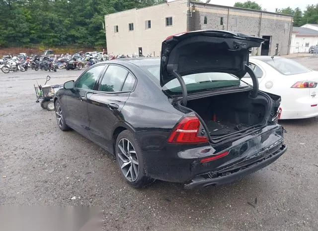 7JR102FK0KG014520 2019 2019 Volvo S60- T5 Momentum 3