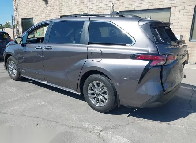 5TDYRKEC0MS034370 2021 2021 Toyota Sienna- Xle 3