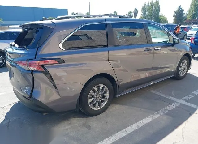 5TDYRKEC0MS034370 2021 2021 Toyota Sienna- Xle 4