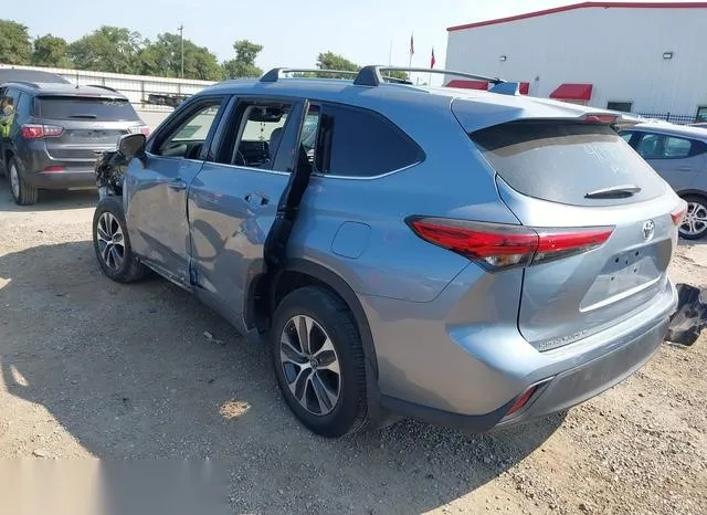 5TDGZRAH6MS084518 2021 2021 Toyota Highlander- Xle 3