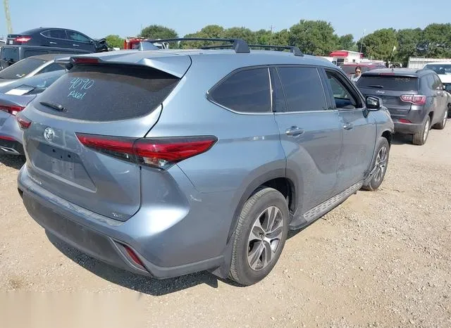 5TDGZRAH6MS084518 2021 2021 Toyota Highlander- Xle 4