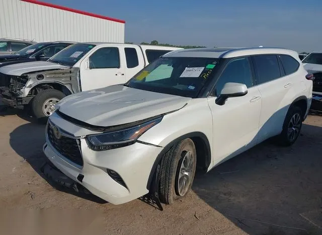 5TDGZRAH1MS525603 2021 2021 Toyota Highlander- Xle 2