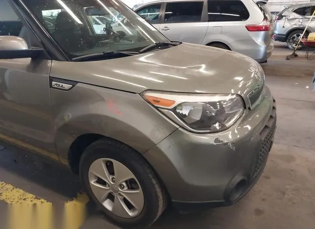 KNDJN2A27F7219426 2015 2015 KIA Soul 6