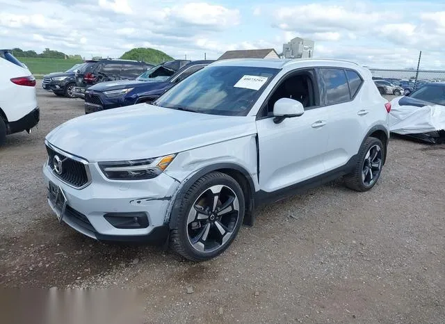 YV4162UKXL2307160 2020 2020 Volvo XC40- T5 Momentum 2