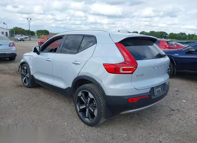 YV4162UKXL2307160 2020 2020 Volvo XC40- T5 Momentum 3