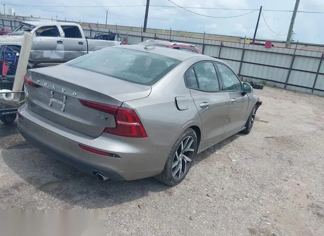 7JRA22TK3KG017443 2019 2019 Volvo S60- T6 Momentum 4