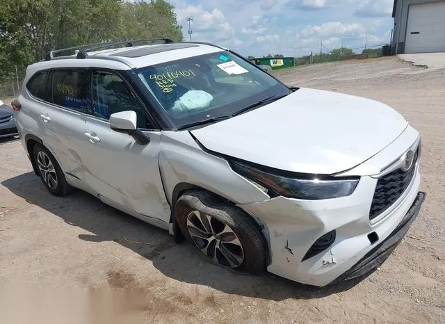 5TDGZRBH9NS597133 2022 2022 Toyota Highlander- Xle 6