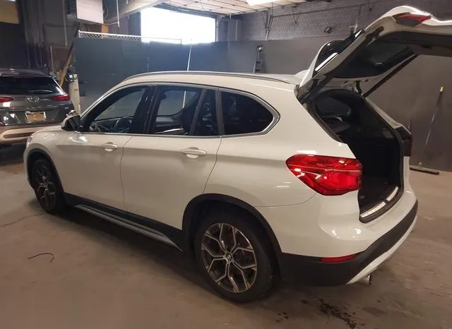 WBXJG9C02M5T71558 2021 2021 BMW X1- Xdrive28I 3