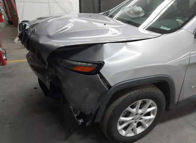 1C4PJLCX4JD531296 2018 2018 Jeep Cherokee- Latitude Fwd 6