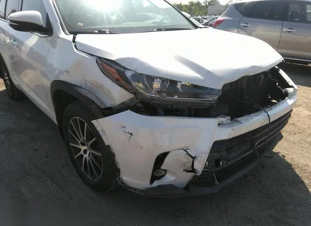 5TDJZRFH1HS521233 2017 2017 Toyota Highlander- SE 6