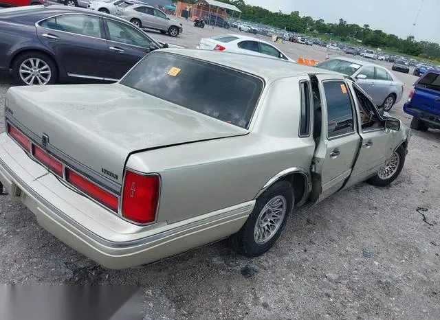 1LNLM81W5VY740344 1997 1997 Lincoln Town Car- Executive 4