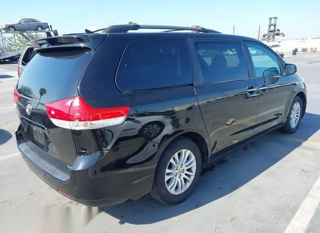 5TDYK3DC2ES451499 2014 2014 Toyota Sienna- Xle V6 8 Passenger 4