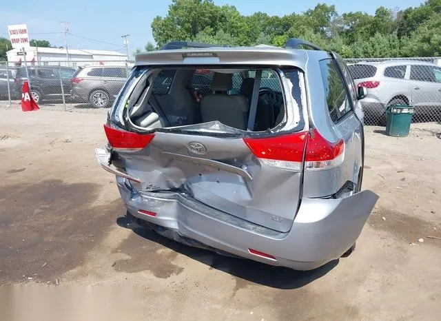 5TDYK3DC5ES464828 2014 2014 Toyota Sienna- Xle V6 8 Passenger 4