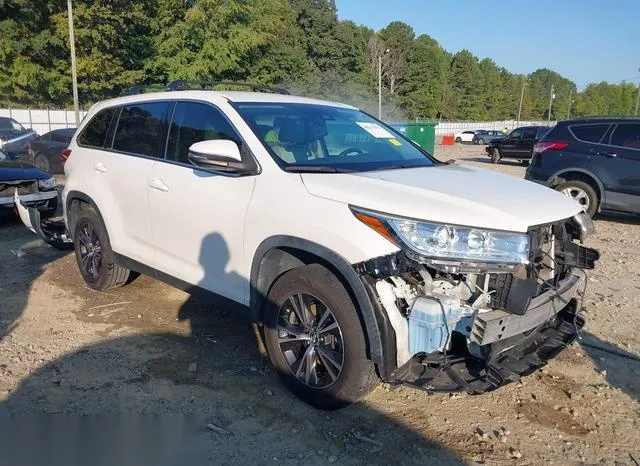 5TDZZRFH5KS348391 2019 2019 Toyota Highlander- Le Plus 1