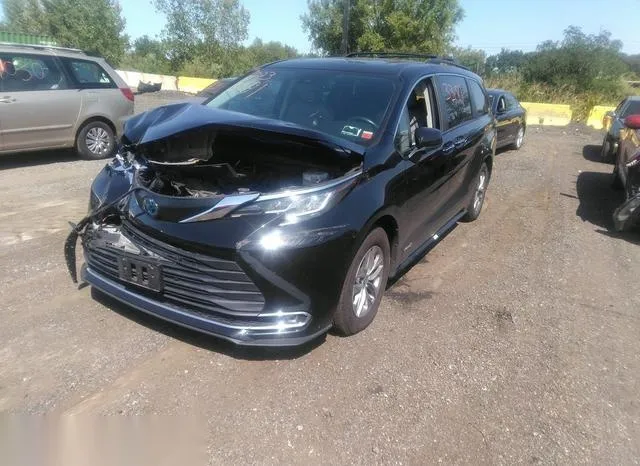 5TDYRKEC1MS061223 2021 2021 Toyota Sienna- Xle 2