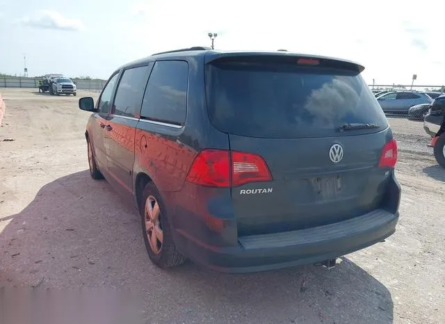 2V4RW3DG3BR695281 2011 2011 Volkswagen Routan- SE 3