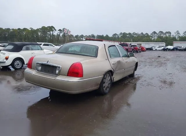 1LNHM82VX6Y623422 2006 2006 Lincoln Town Car- Signature Limited 4