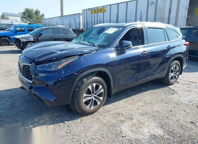 5TDHZRBHXNS579812 2022 2022 Toyota Highlander- Xle 2