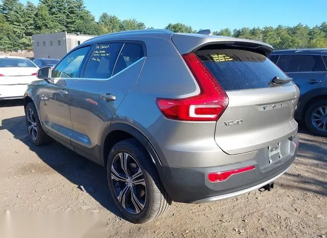 YV4162UL9M2543535 2021 2021 Volvo XC40- T5 Inscription 3