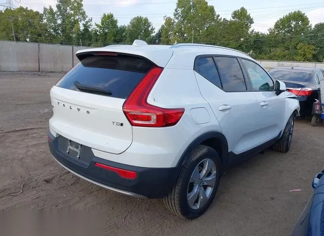 YV4162UK5K2122948 2019 2019 Volvo XC40- T5 Momentum 4