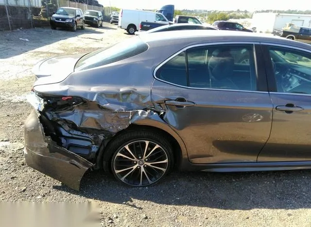 4T1B11HK9JU620692 2018 2018 Toyota Camry- SE 6