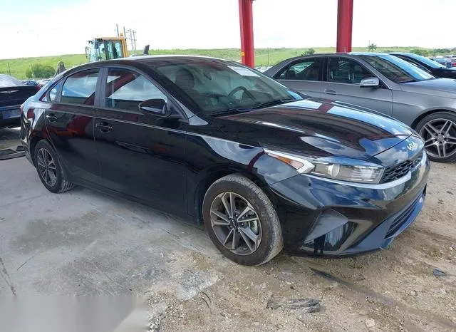 3KPF24AD1PE581555 2023 2023 KIA Forte- Lxs 1