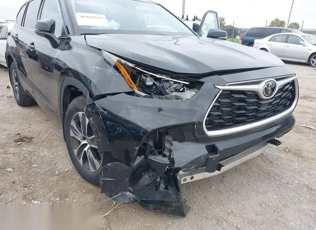 5TDHZRBH6MS106861 2021 2021 Toyota Highlander- Xle 6