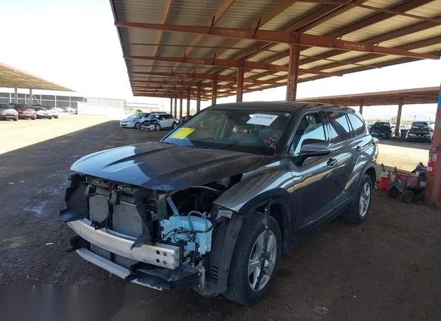 5TDCZRAH6NS558516 2022 2022 Toyota Highlander- L 2