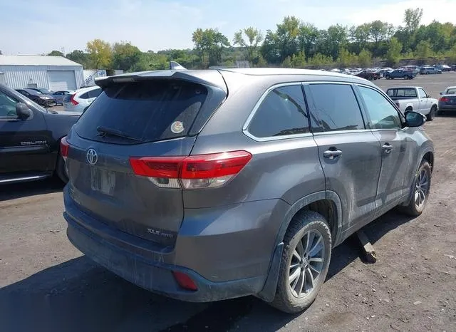 5TDJZRFH7JS533182 2018 2018 Toyota Highlander- Xle 4