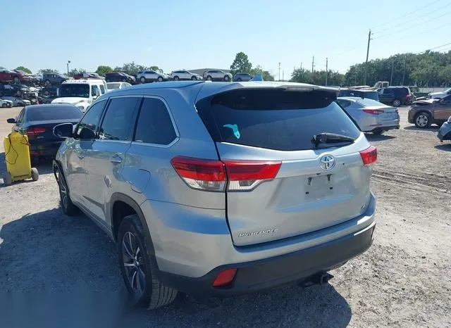 5TDKZRFH0JS533769 2018 2018 Toyota Highlander- Xle 3