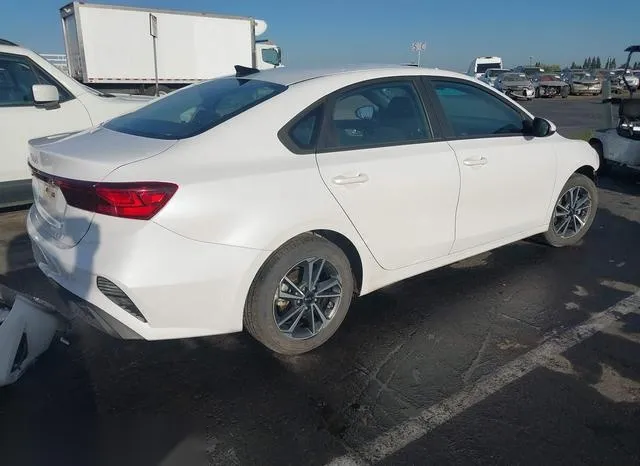 3KPF24AD3NE439592 2022 2022 KIA Forte- Lxs 4