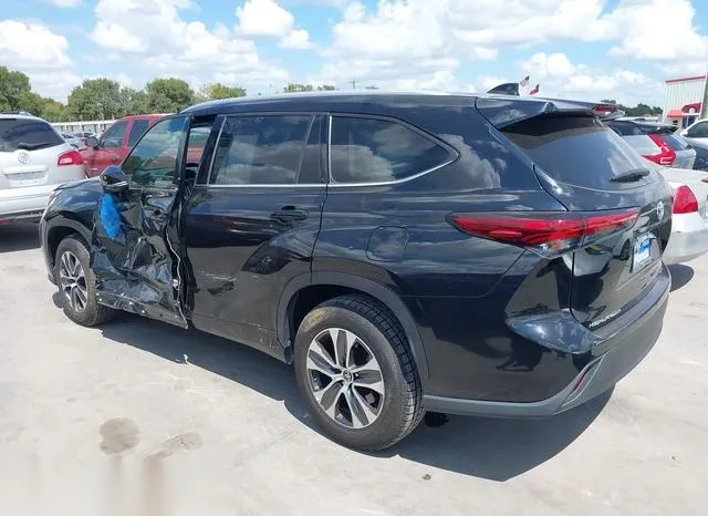 5TDGZRAH1NS112856 2022 2022 Toyota Highlander- Xle 3