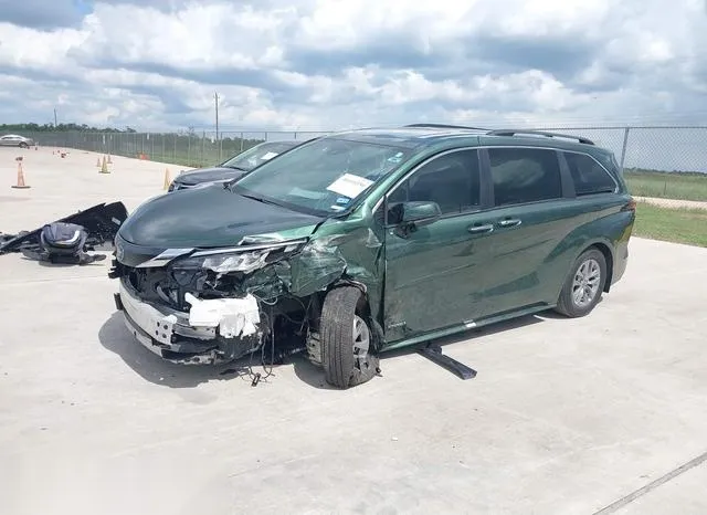 5TDYRKEC7MS074509 2021 2021 Toyota Sienna- Xle 2