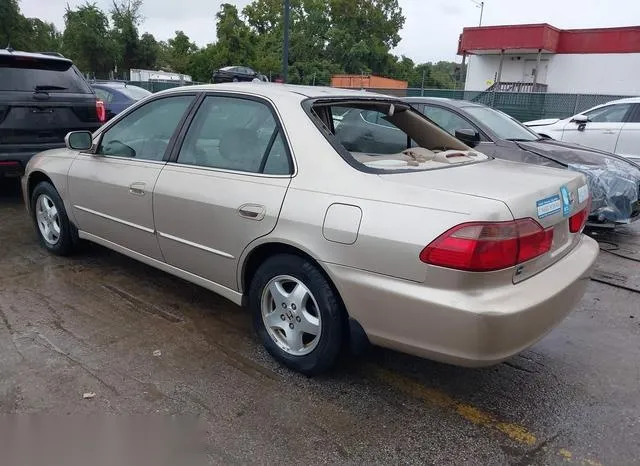 1HGCG1652YA019125 2000 2000 Honda Accord- 3-0 EX 3