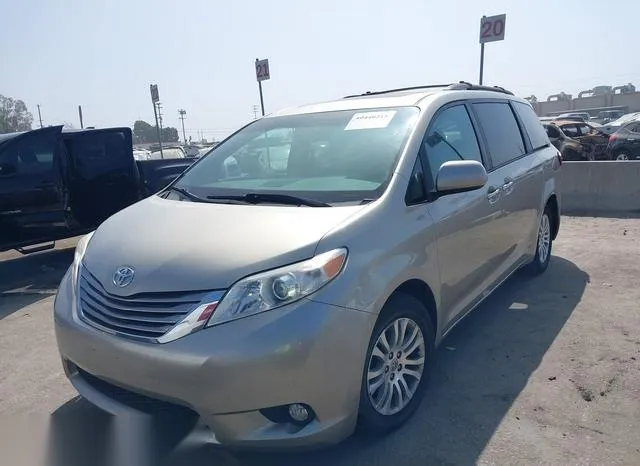 5TDYZ3DC8HS857383 2017 2017 Toyota Sienna- Xle Premium 8 Pas 2